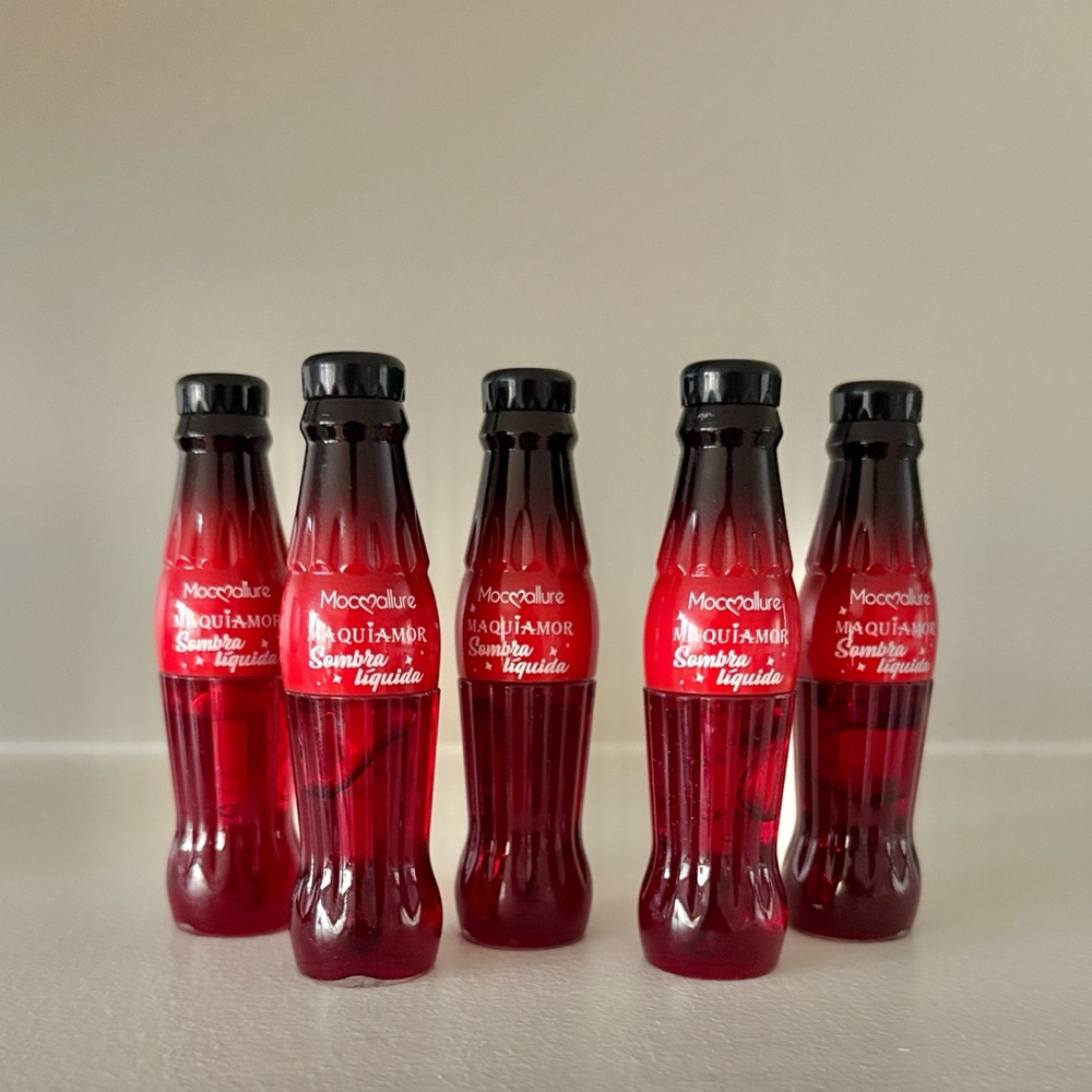 🛍️5️⃣ /💲2️⃣5️⃣🛍️ Red Liquid Lip Tint - Picture 5 of 5